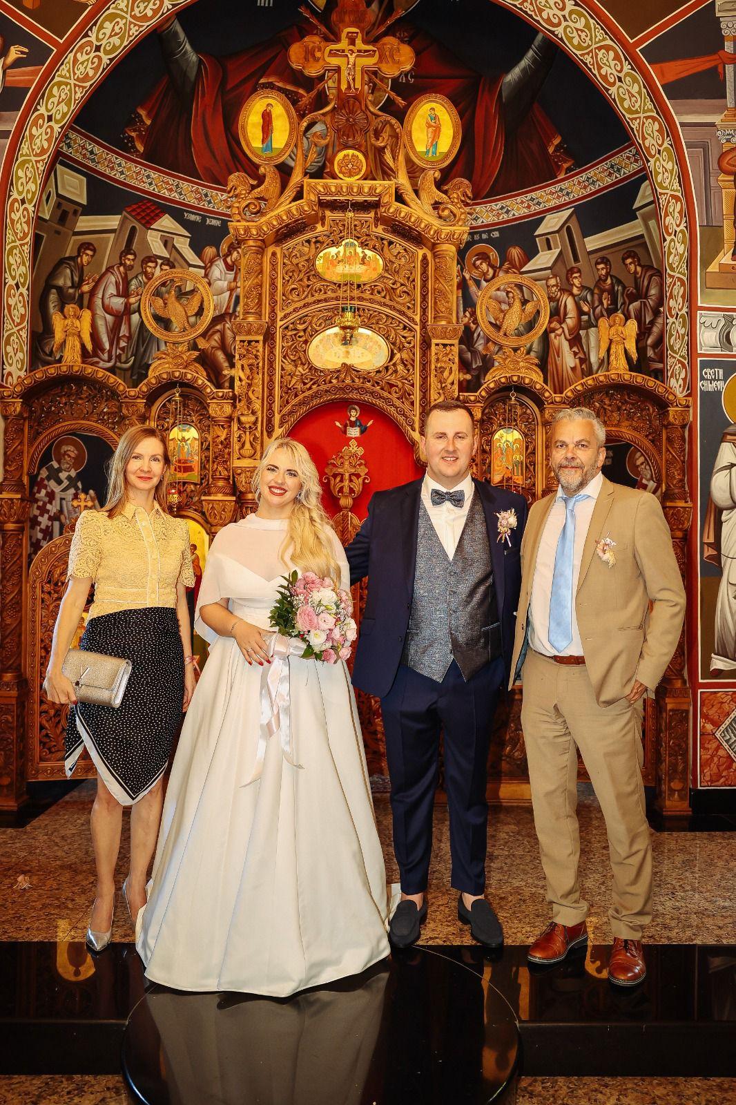 - PIĘKNO I DOBRO WŚRÓD RUIN -