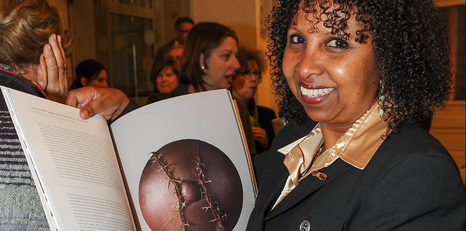 FADUMO KORN & "TARCZA PRZECIW OBRZEZANIU KOBIET"